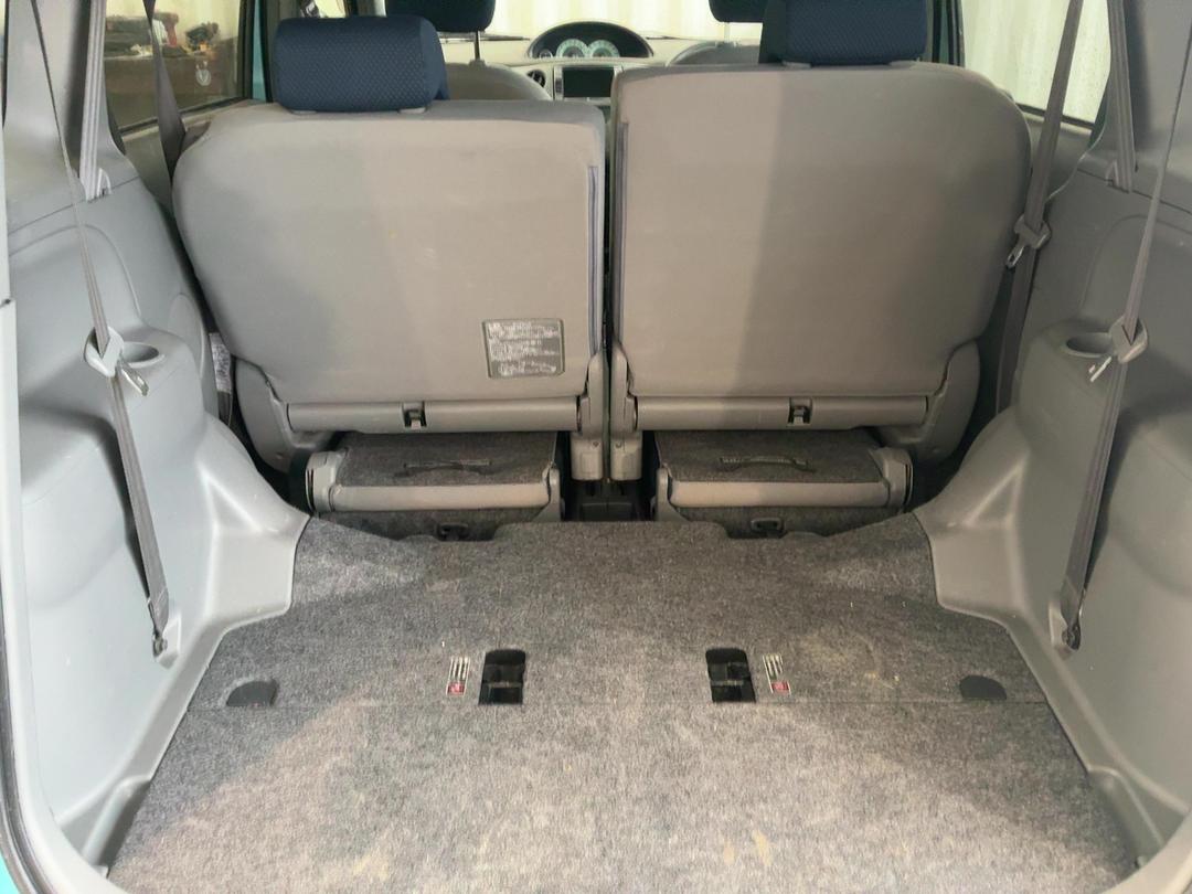 Photo '7' of Toyota Sienta Photo '7' of Toyota Sienta