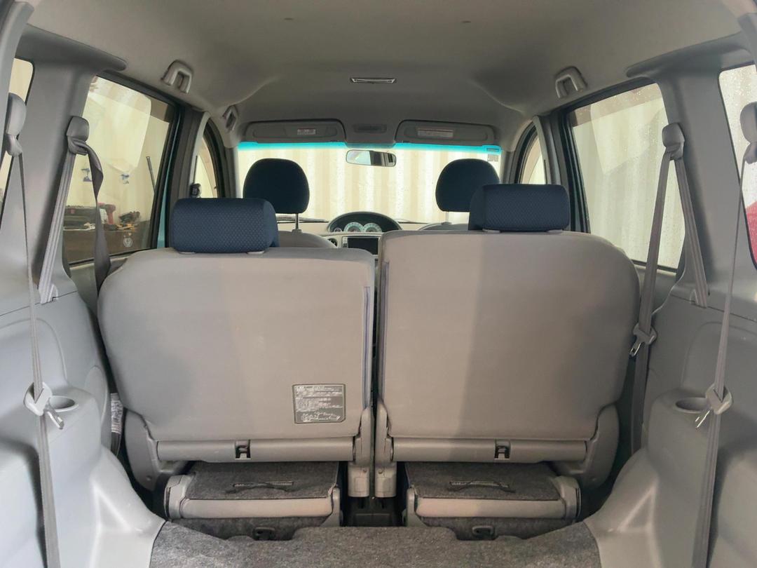 Photo '8' of Toyota Sienta Photo '8' of Toyota Sienta