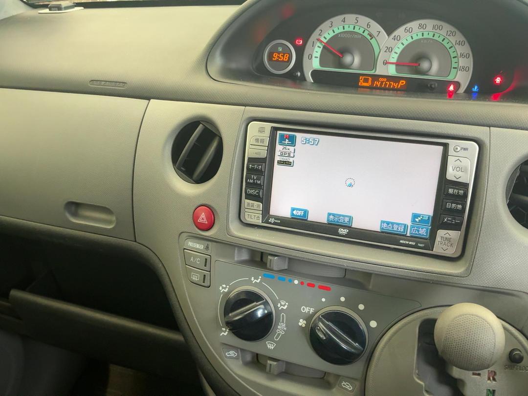 Photo '16' of Toyota Sienta Photo '16' of Toyota Sienta