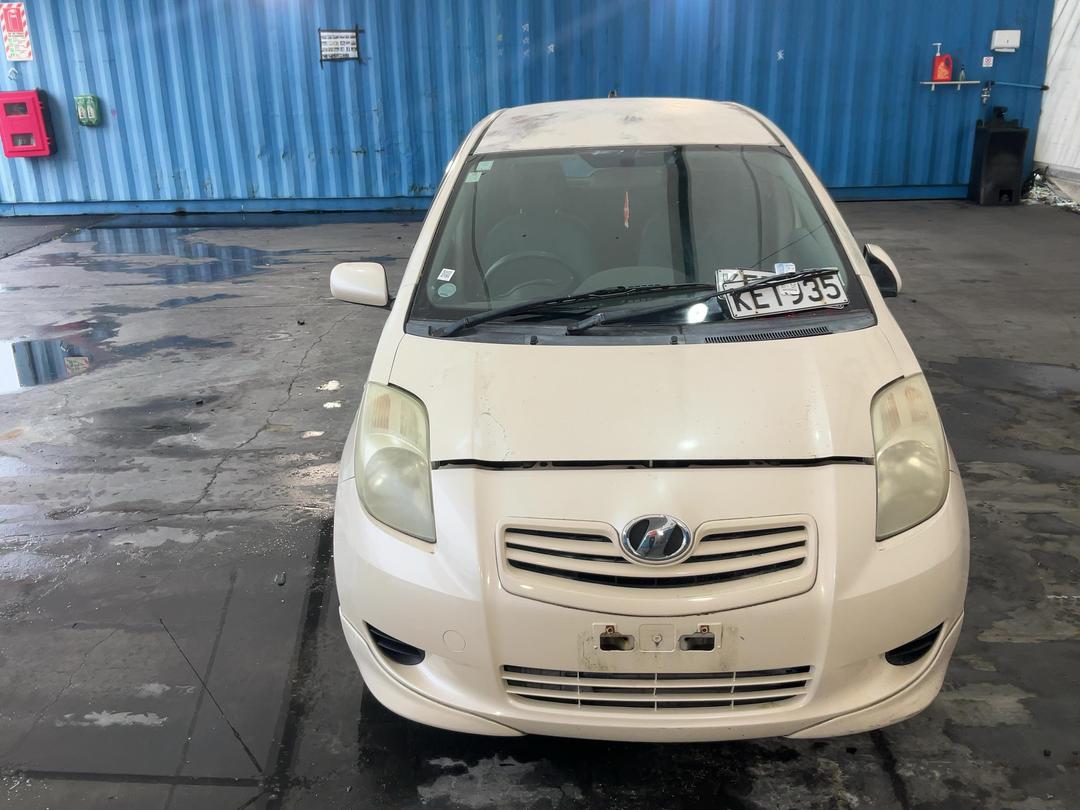 Photo '3' of Toyota Vitz Photo '3' of Toyota Vitz