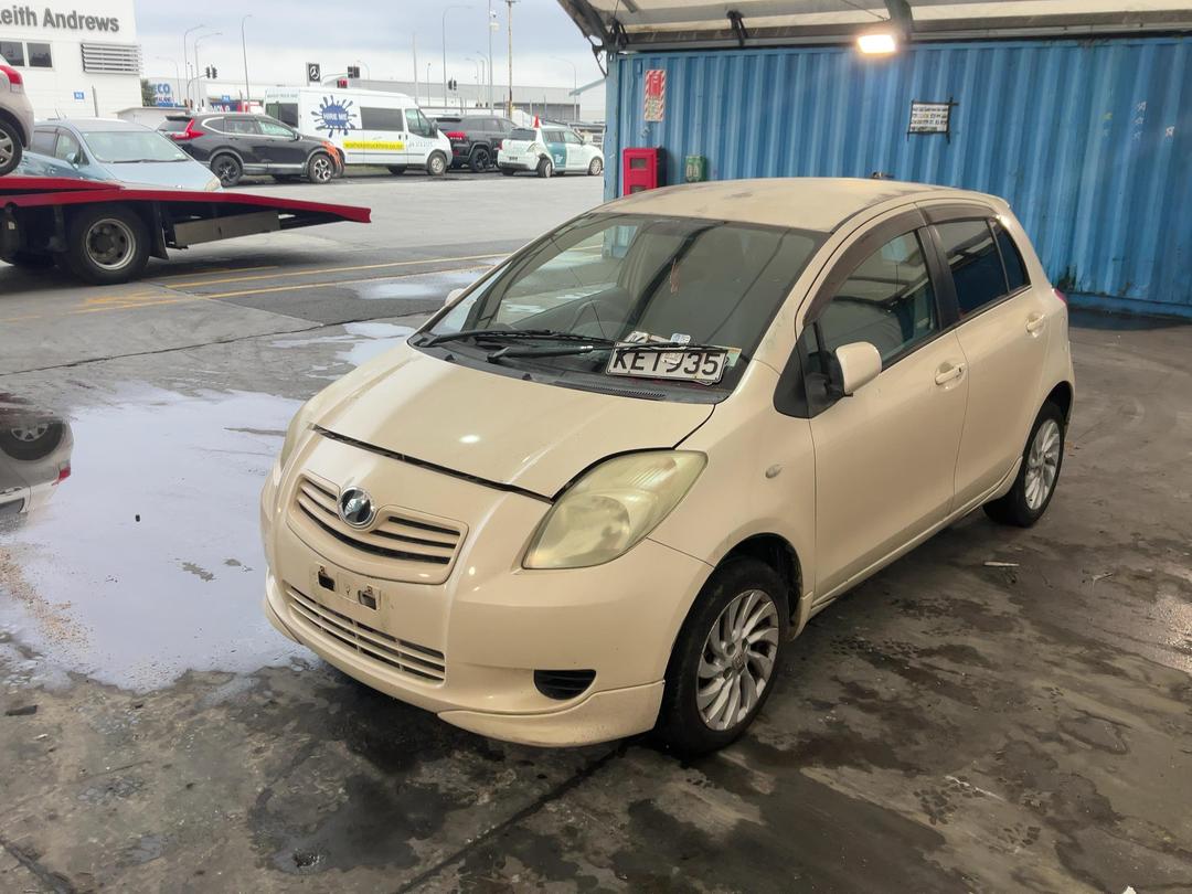 Photo '4' of Toyota Vitz Photo '4' of Toyota Vitz
