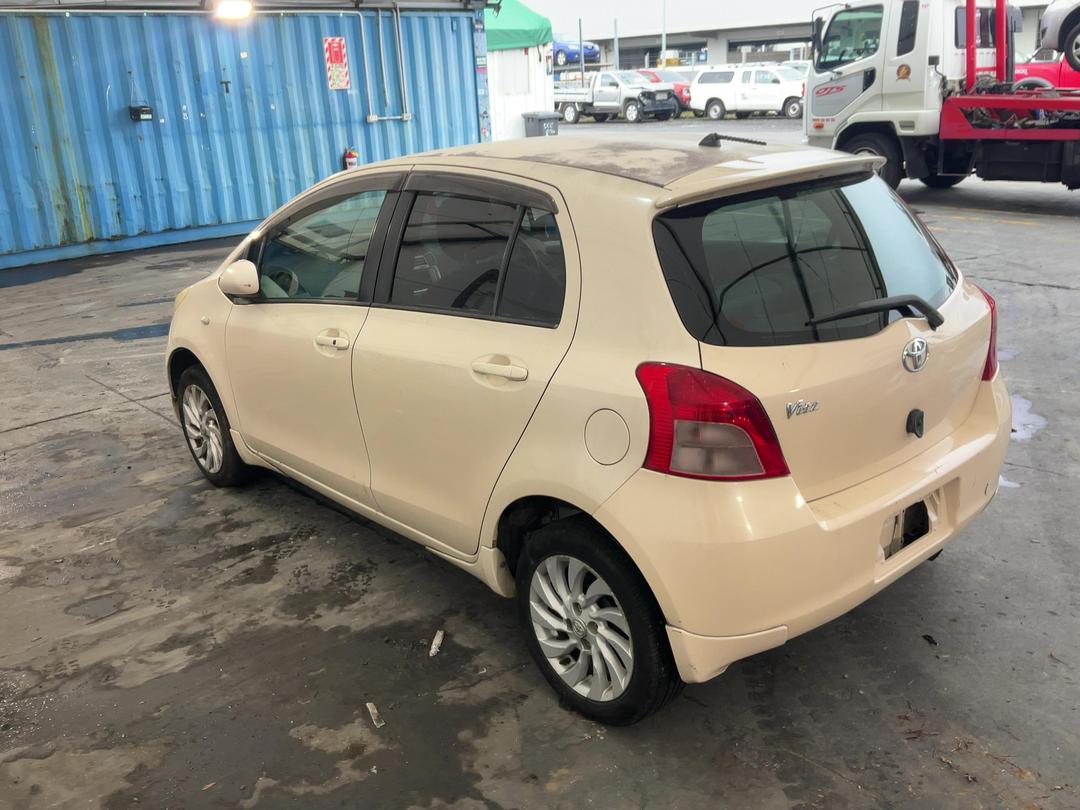 Photo '6' of Toyota Vitz Photo '6' of Toyota Vitz