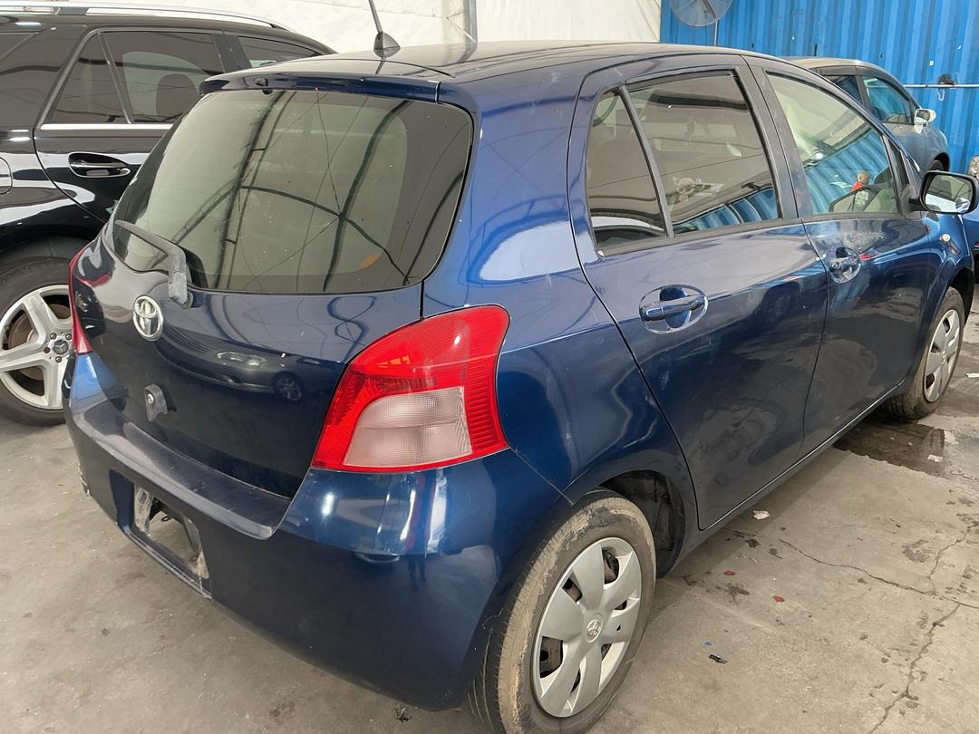 Photo '6' of Toyota Vitz