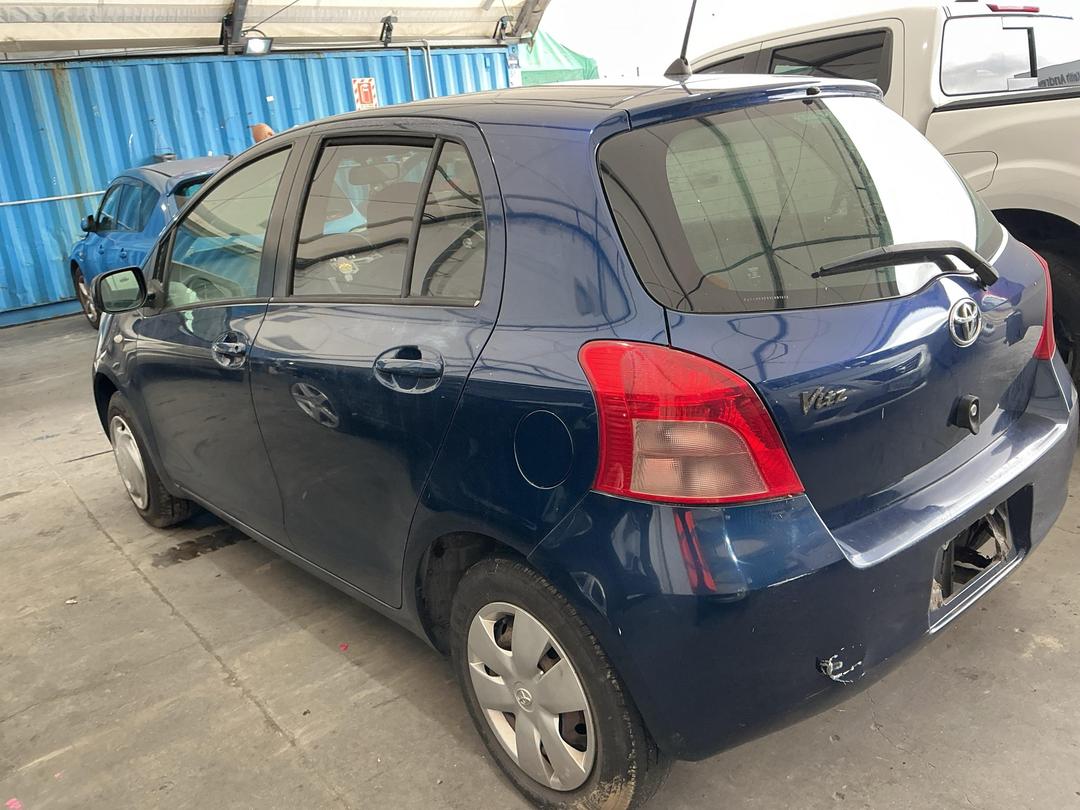 Photo '4' of Toyota Vitz