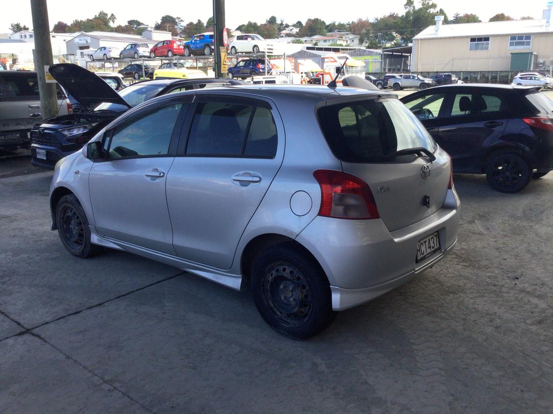 Photo '5' of Toyota Vitz