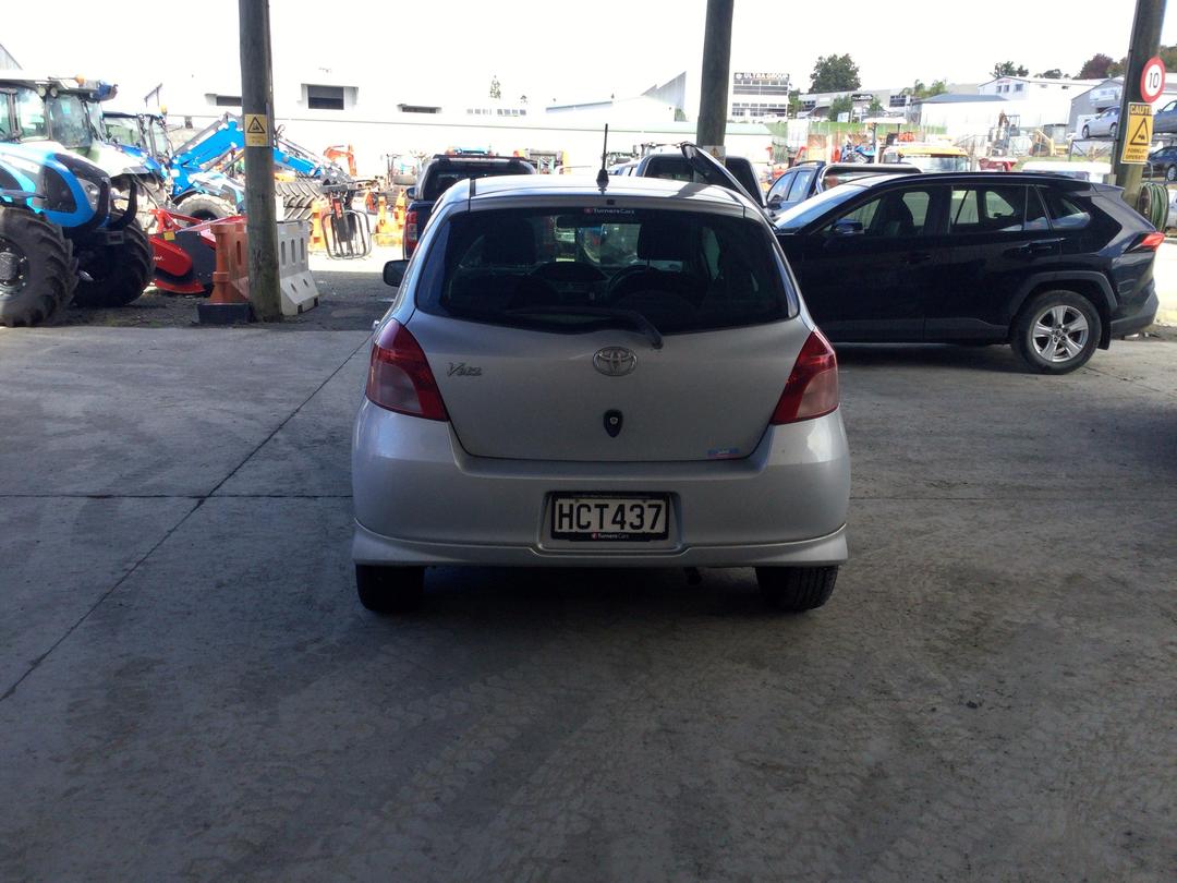 Photo '6' of Toyota Vitz