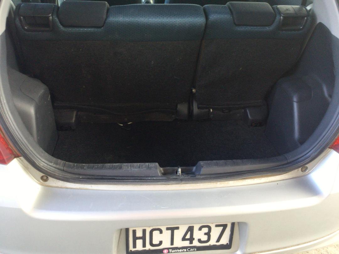 Photo '20' of Toyota Vitz