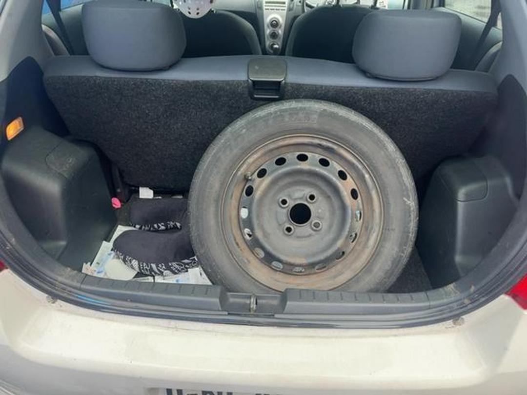 Photo '8' of Toyota Vitz