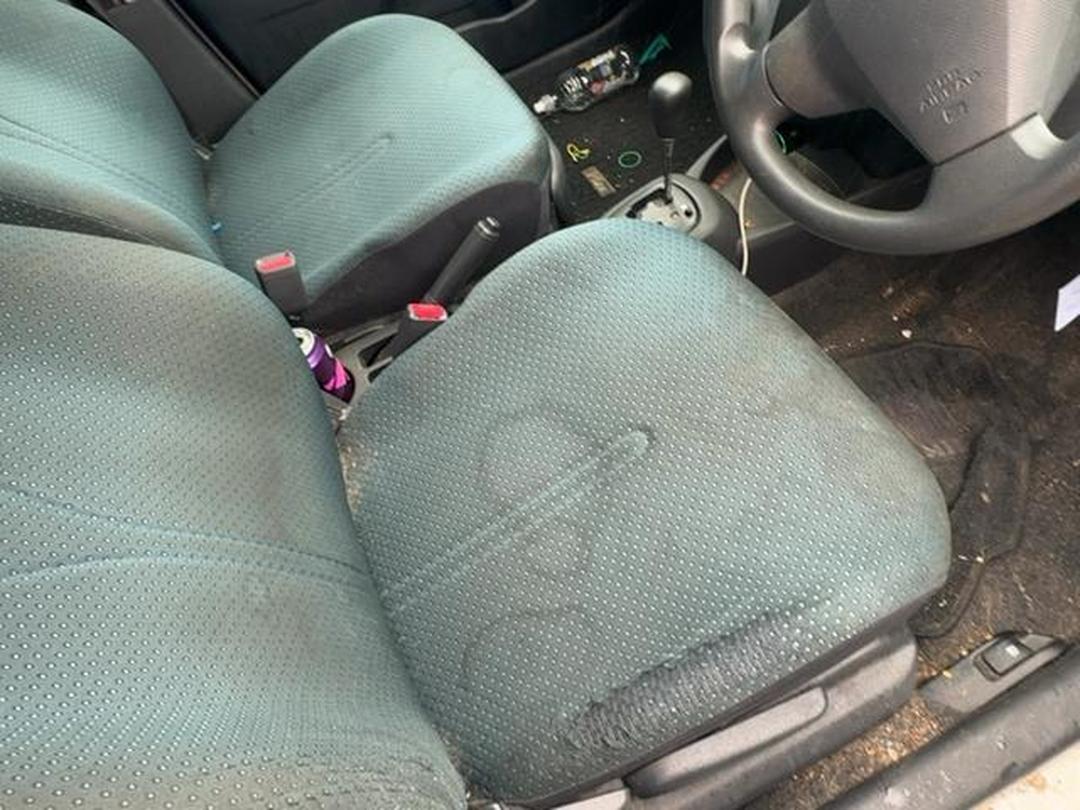 Photo '10' of Toyota Vitz