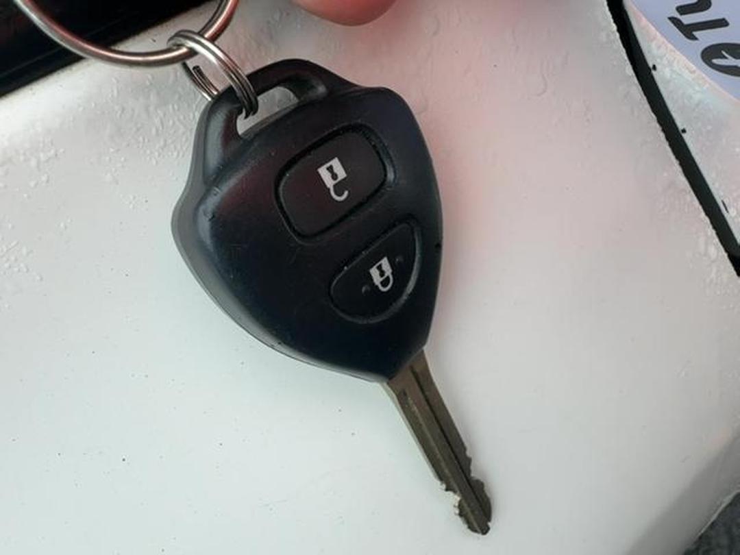 Photo '13' of Toyota Vitz