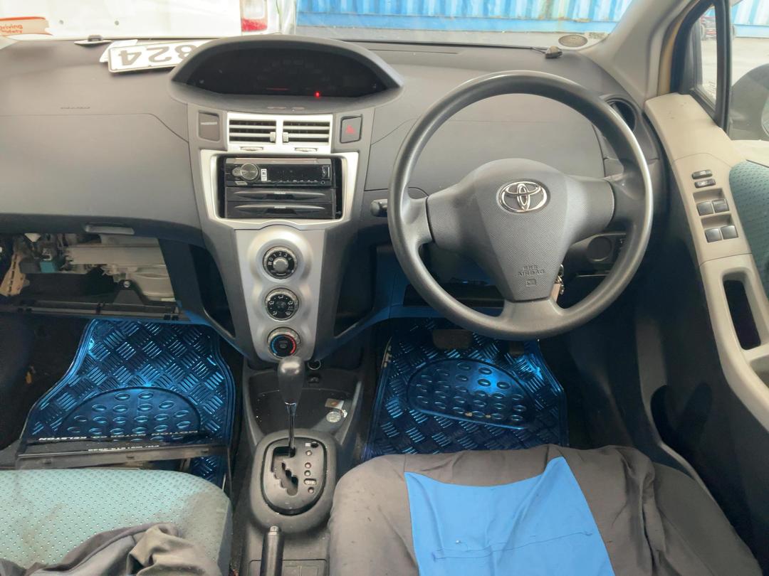 Photo '14' of Toyota Vitz