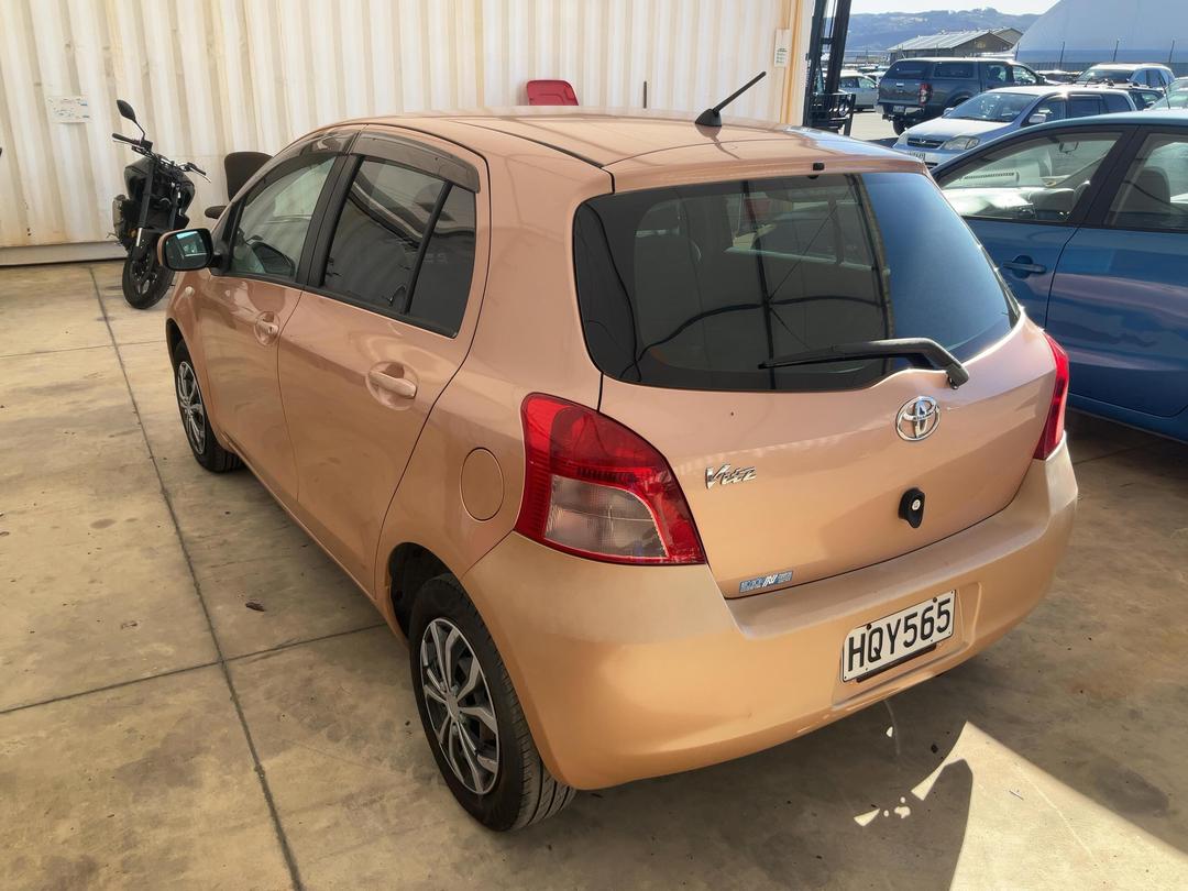 Photo '4' of Toyota Vitz