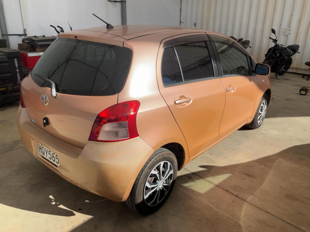 Photo '6' of Toyota Vitz