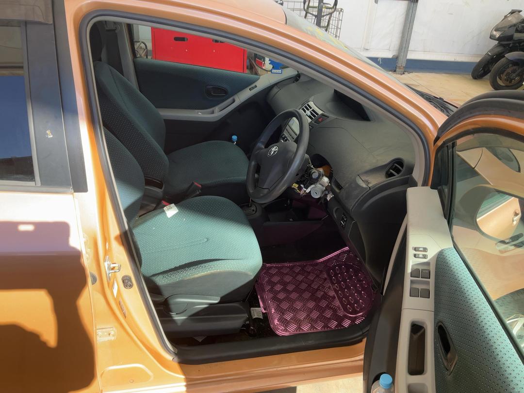 Photo '7' of Toyota Vitz