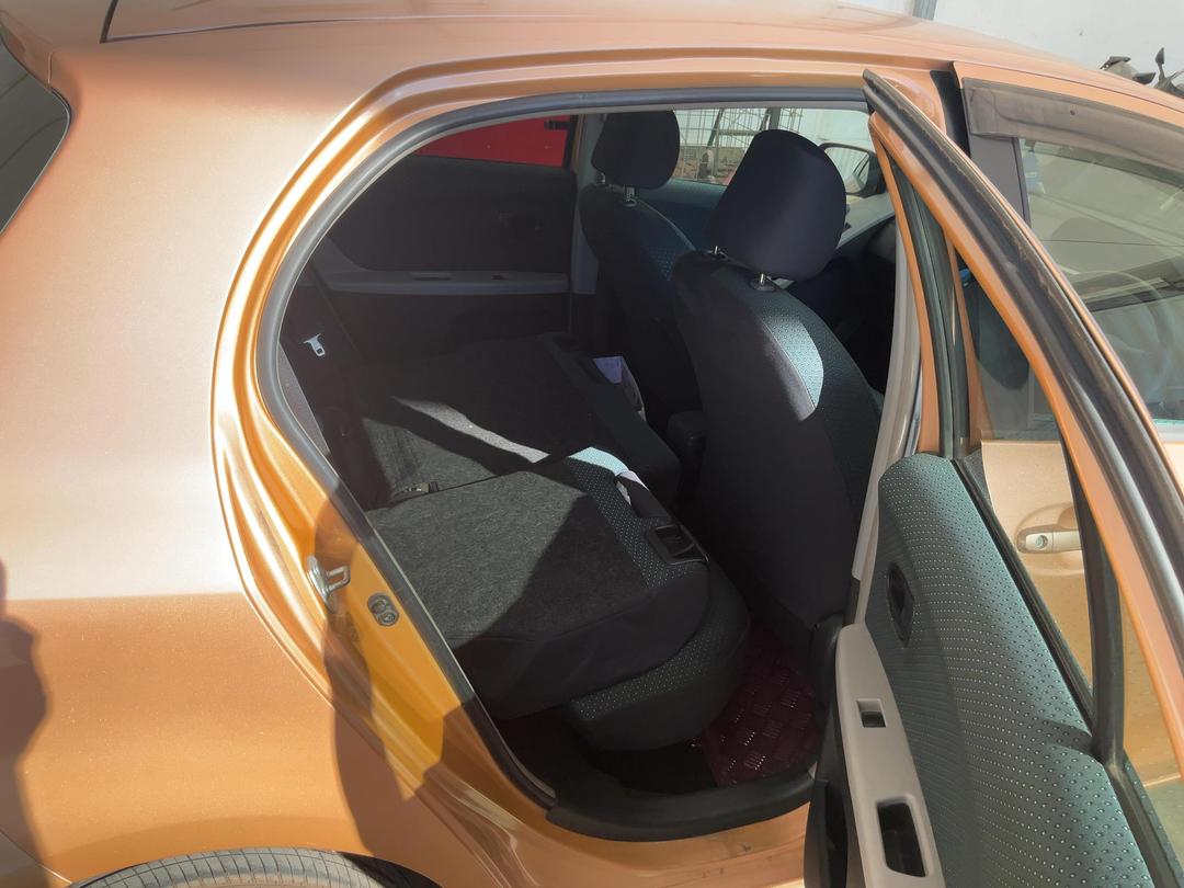 Photo '8' of Toyota Vitz