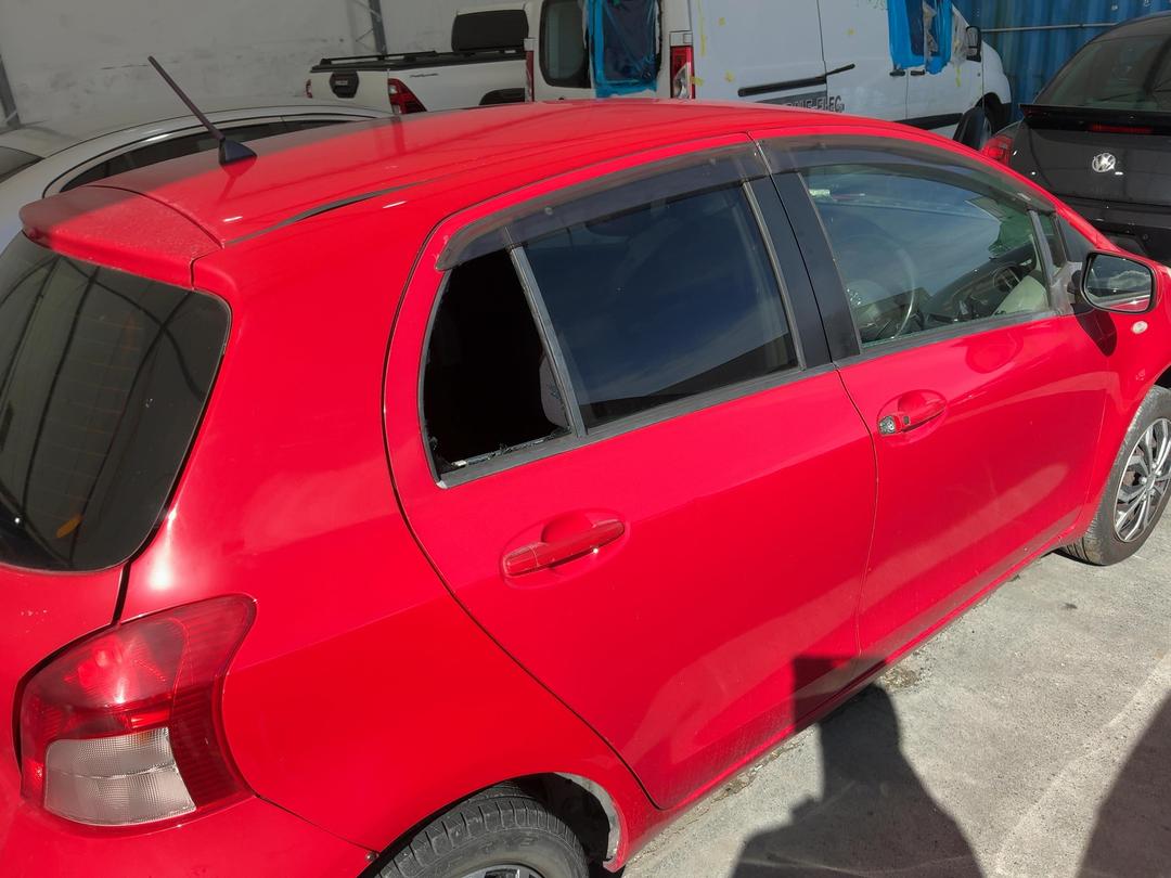 Photo '14' of Toyota Vitz 5 Door Hatch