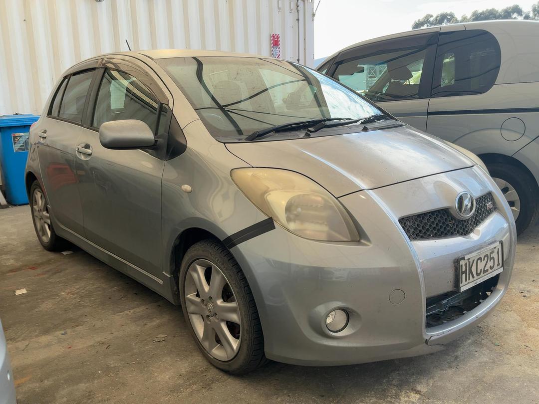 Photo '3' of Toyota Vitz Photo '3' of Toyota Vitz