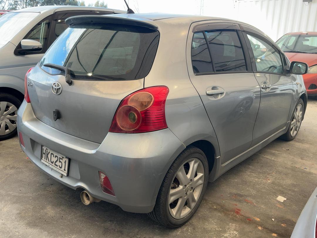 Photo '4' of Toyota Vitz Photo '4' of Toyota Vitz