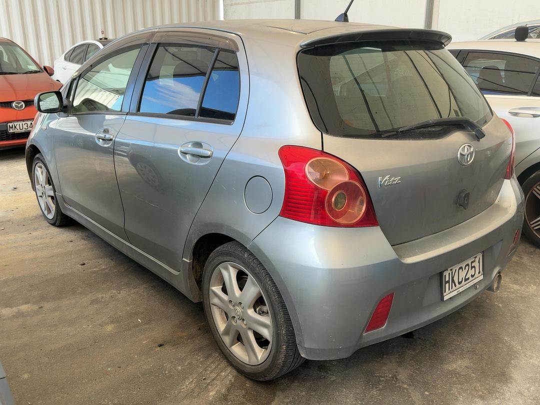 Photo '5' of Toyota Vitz Photo '5' of Toyota Vitz