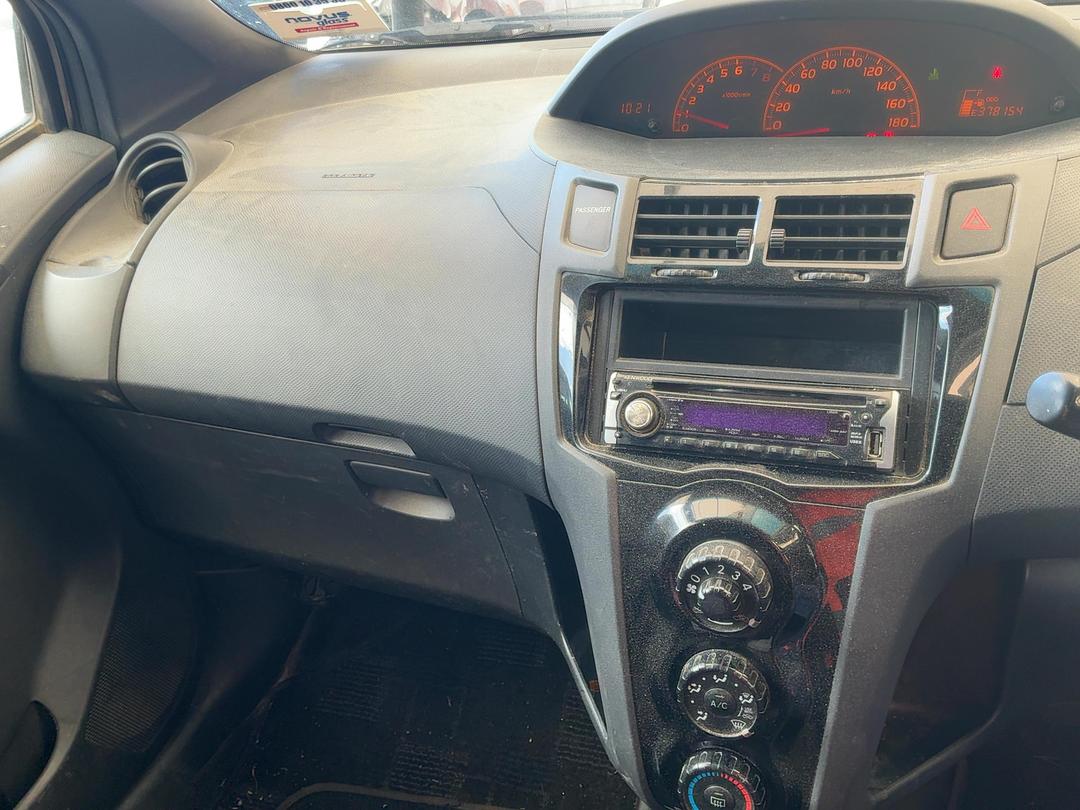 Photo '15' of Toyota Vitz Photo '15' of Toyota Vitz