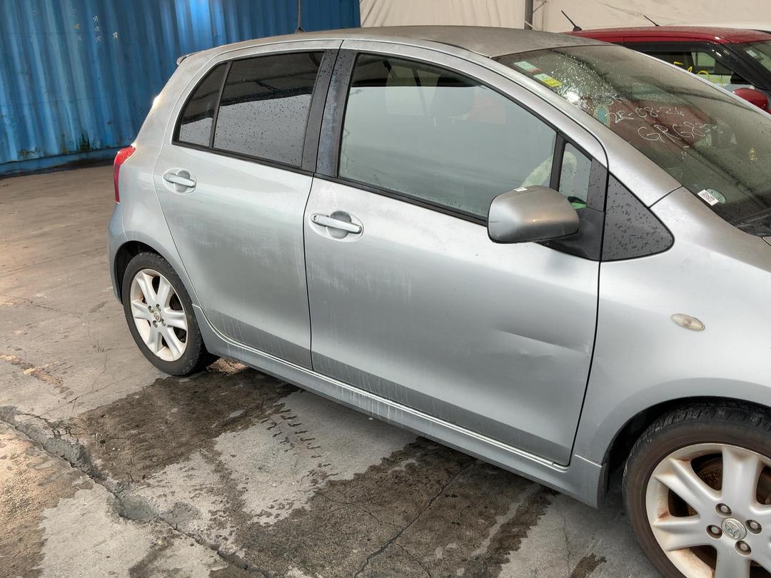 Photo '2' of Toyota Vitz