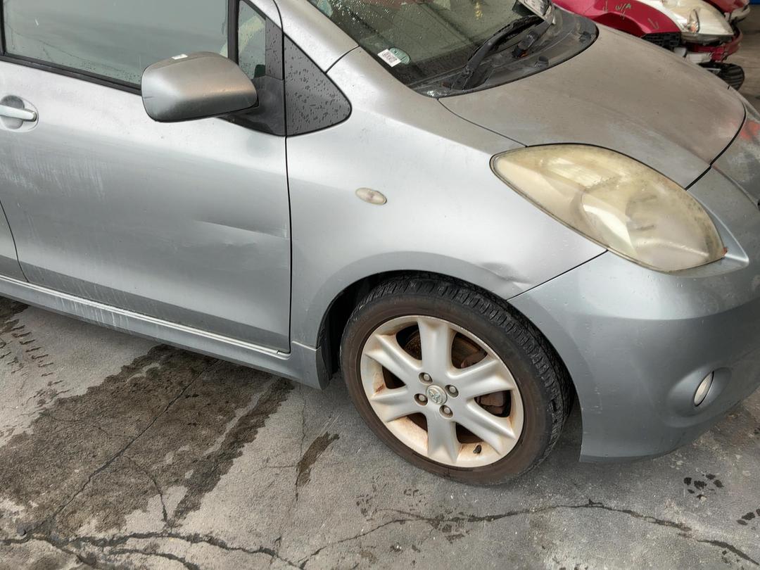 Photo '3' of Toyota Vitz