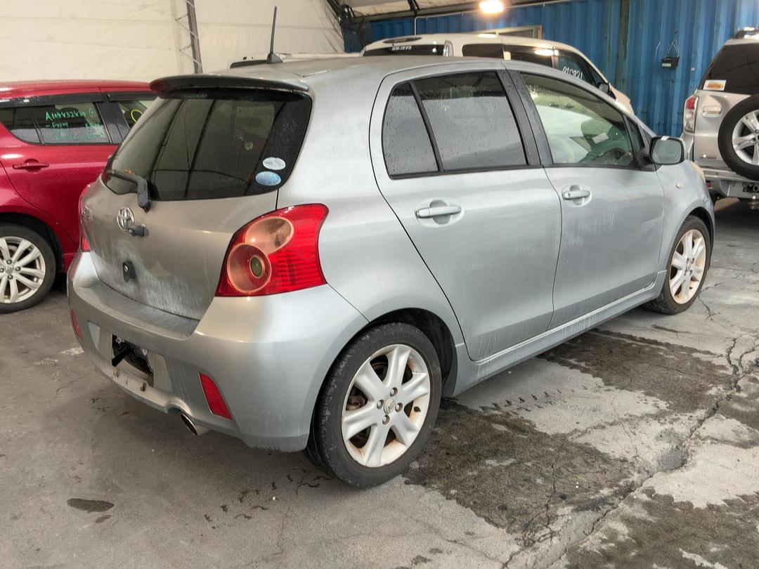 Photo '14' of Toyota Vitz