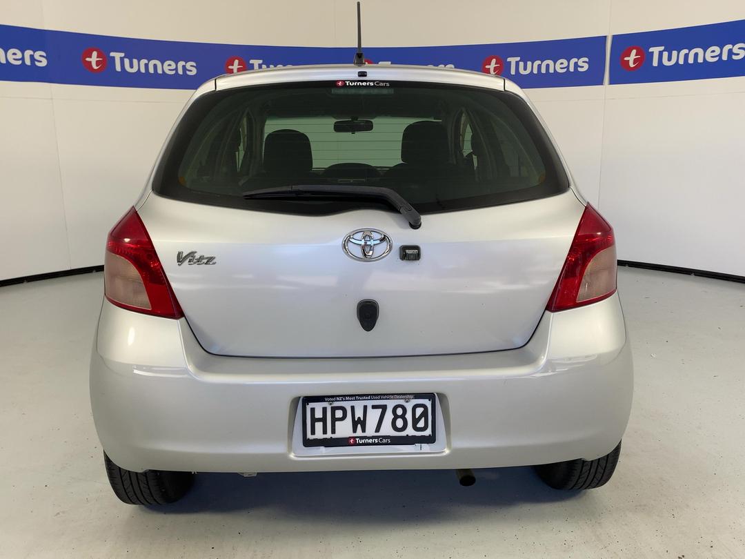 Photo '6' of Toyota Vitz