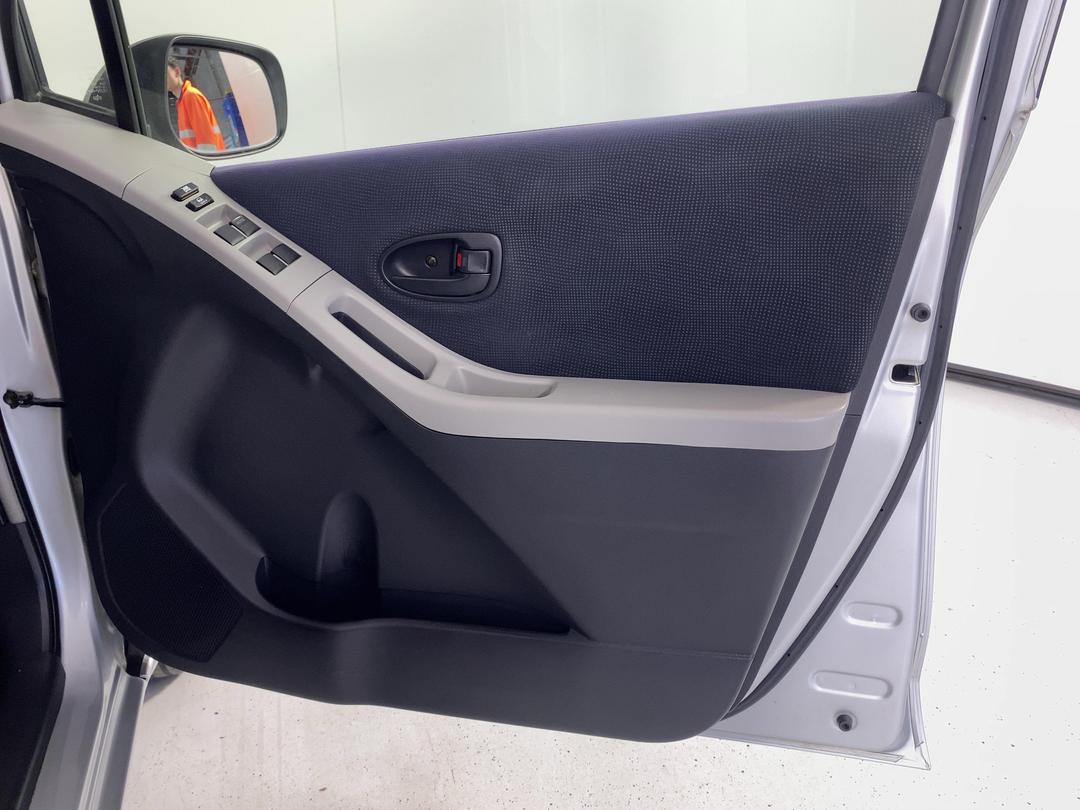Photo '15' of Toyota Vitz