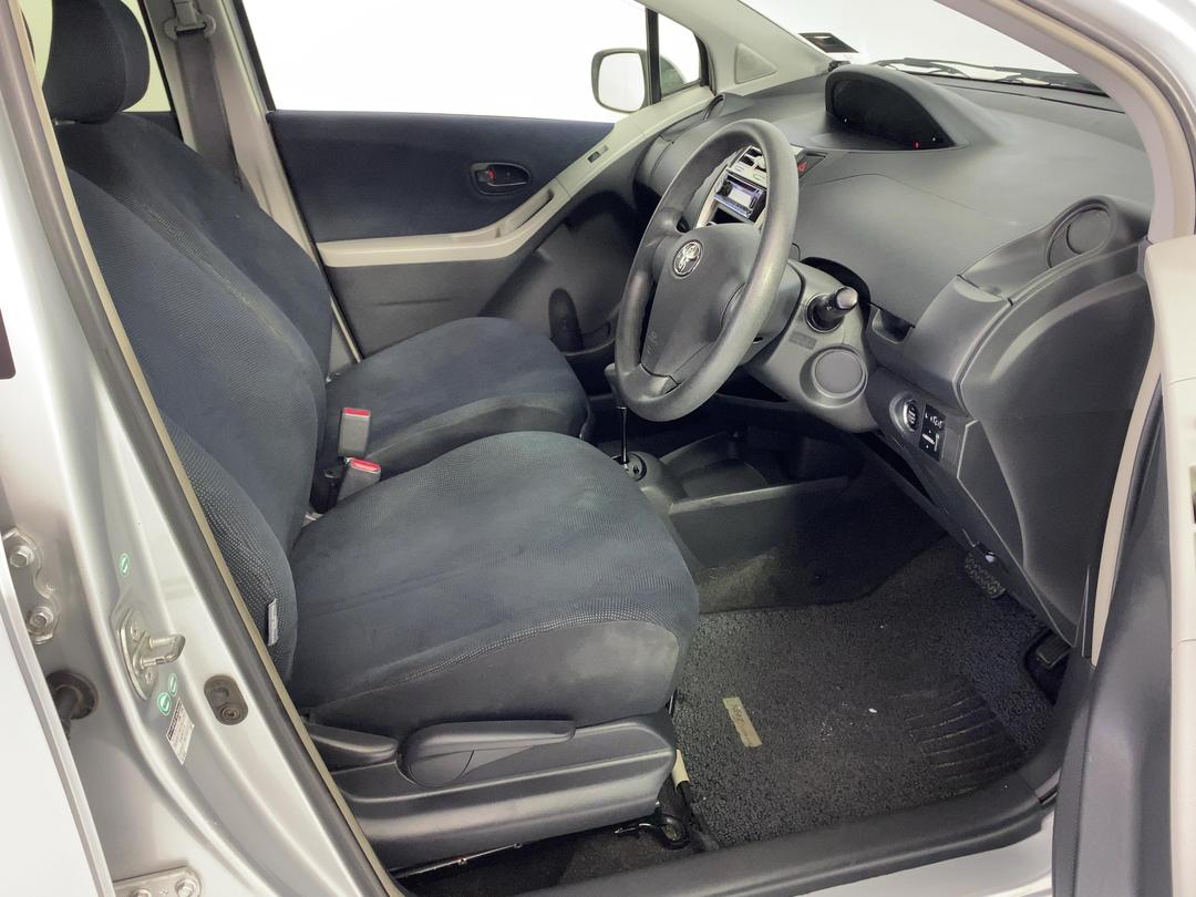 Photo '16' of Toyota Vitz