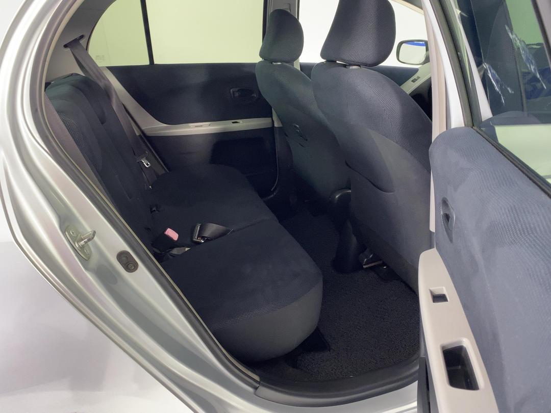 Photo '20' of Toyota Vitz