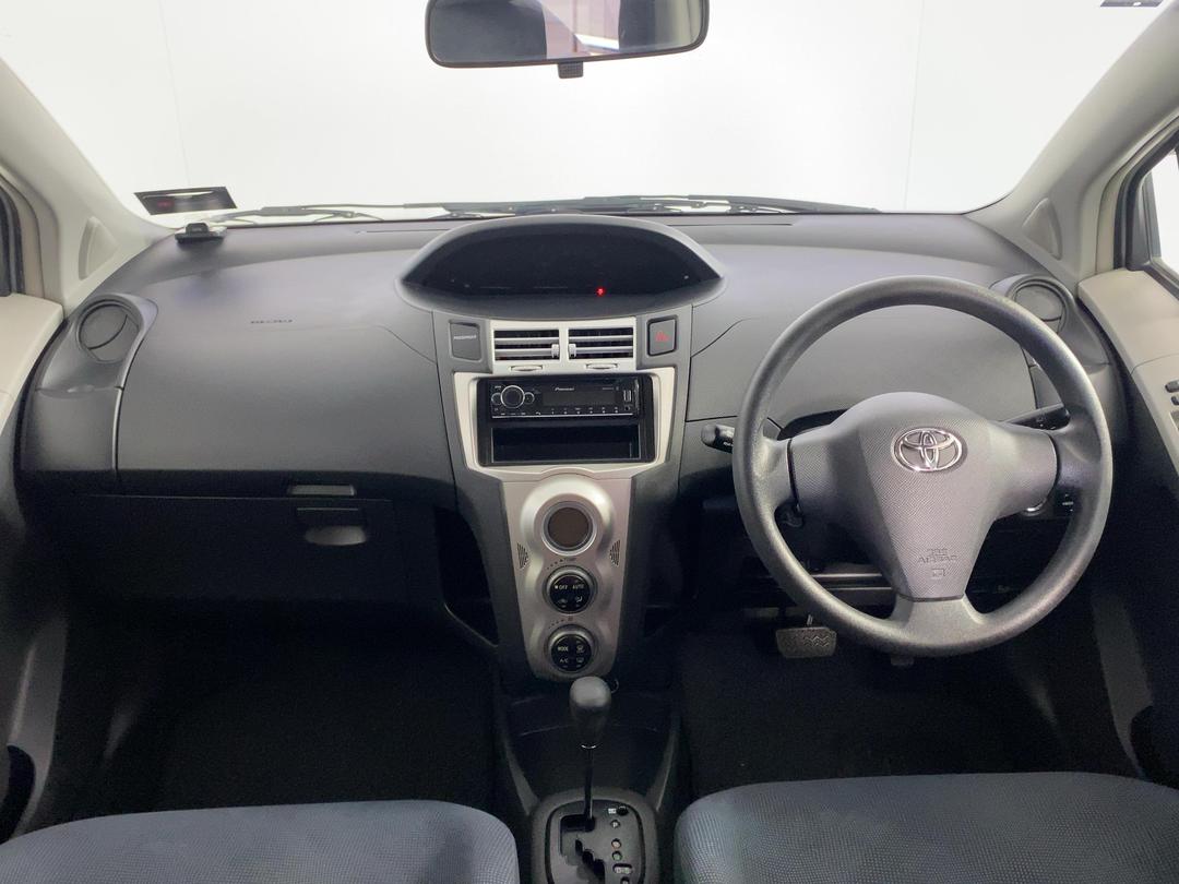 Photo '17' of Toyota Vitz