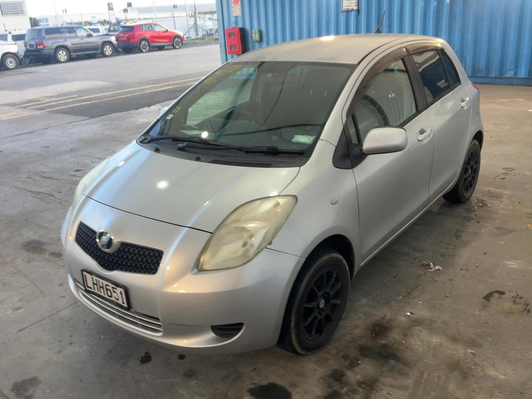 Photo '5' of Toyota Vitz Photo '5' of Toyota Vitz