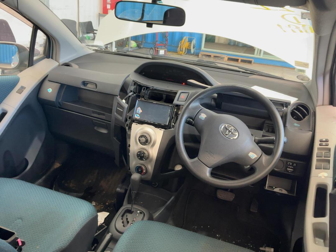 Photo '21' of Toyota Vitz Photo '21' of Toyota Vitz