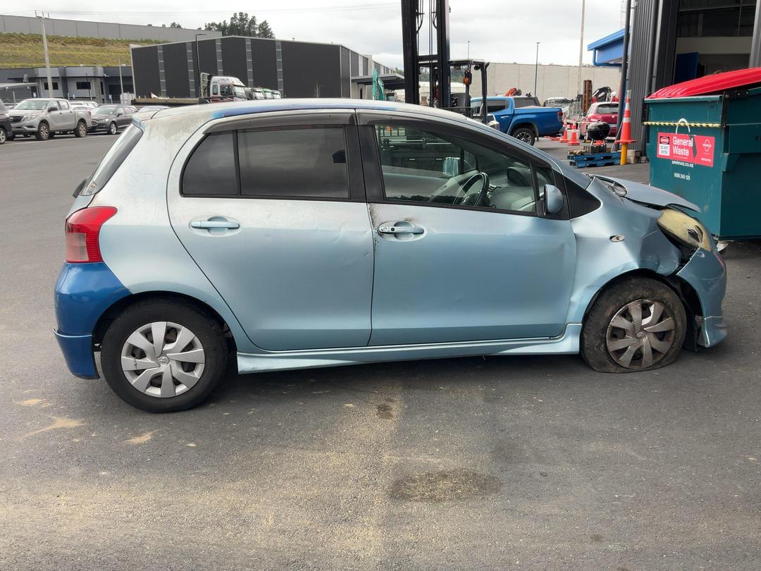 Photo '8' of Toyota Vitz Photo '8' of Toyota Vitz