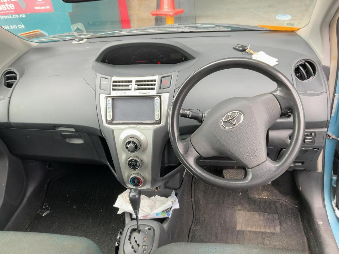 Photo '18' of Toyota Vitz Photo '18' of Toyota Vitz