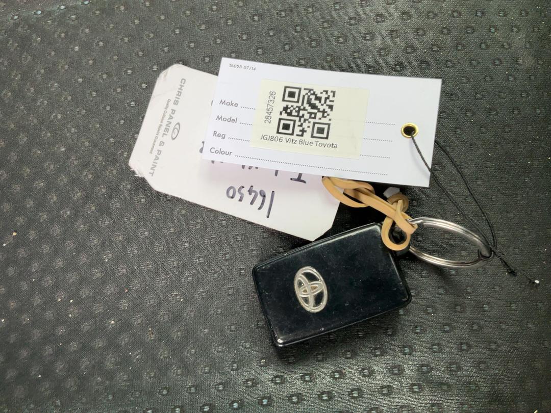 Photo '24' of Toyota Vitz Photo '24' of Toyota Vitz