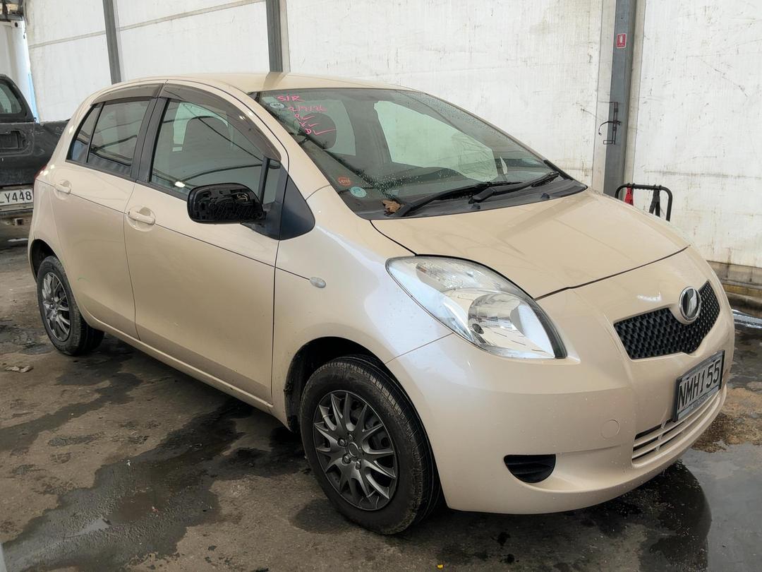 Photo '3' of Toyota Vitz Photo '3' of Toyota Vitz