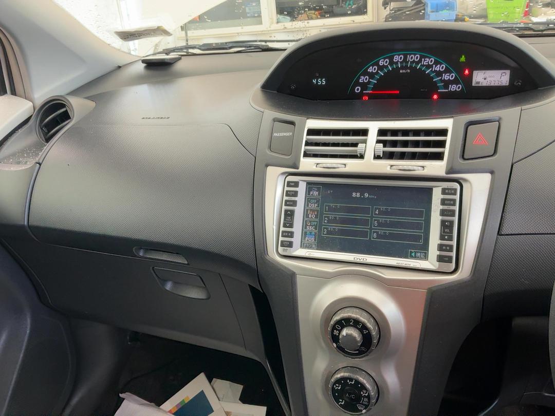 Photo '17' of Toyota Vitz Photo '17' of Toyota Vitz