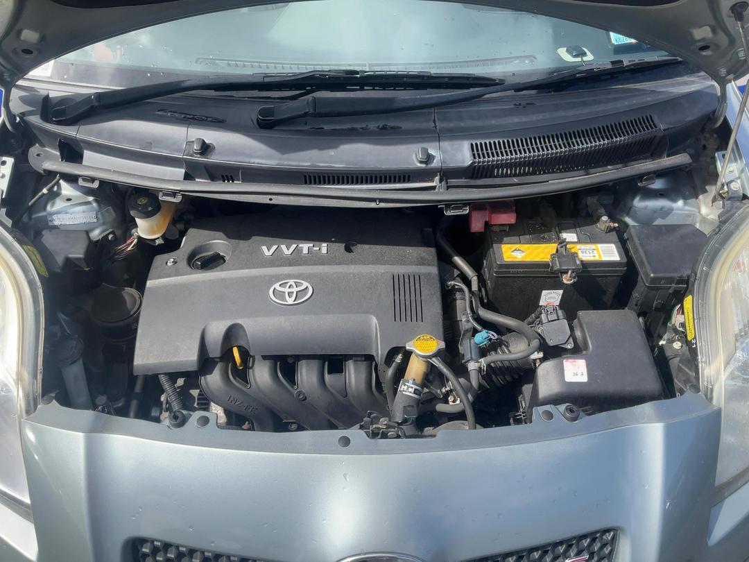 Photo '13' of Toyota Vitz