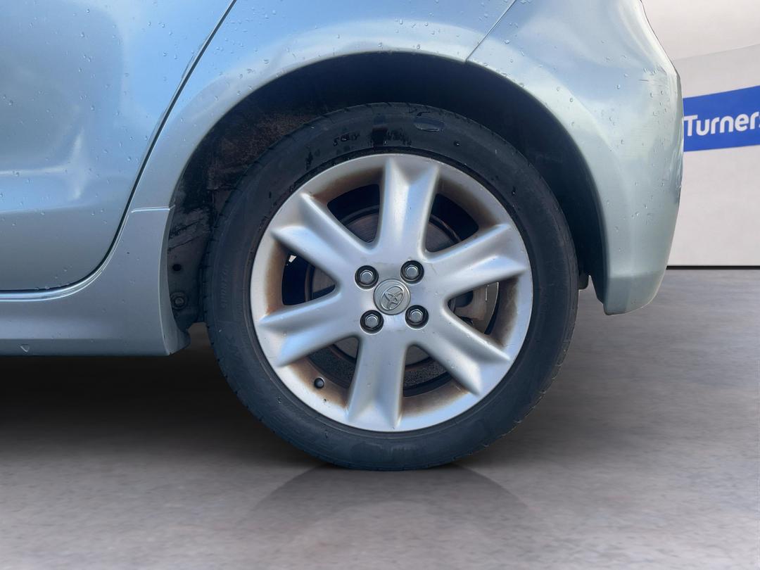 Photo '11' of Toyota Vitz
