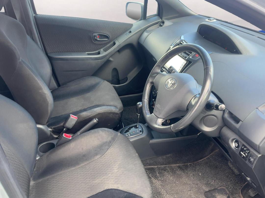 Photo '16' of Toyota Vitz
