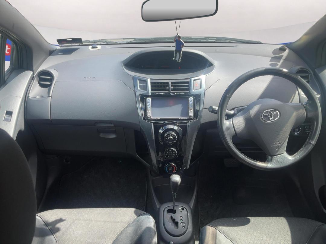 Photo '17' of Toyota Vitz