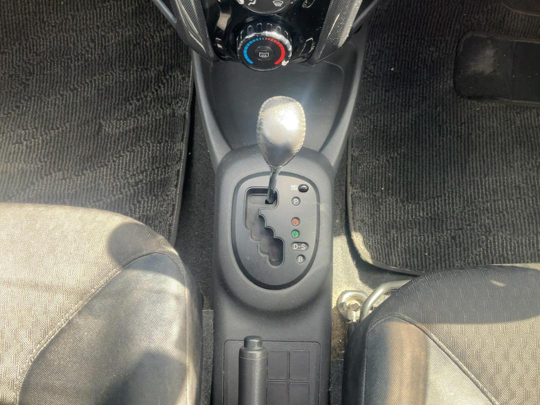 Photo '18' of Toyota Vitz