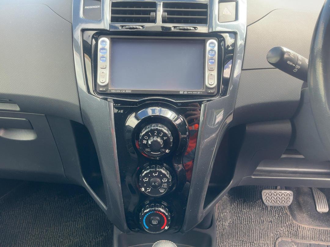 Photo '27' of Toyota Vitz