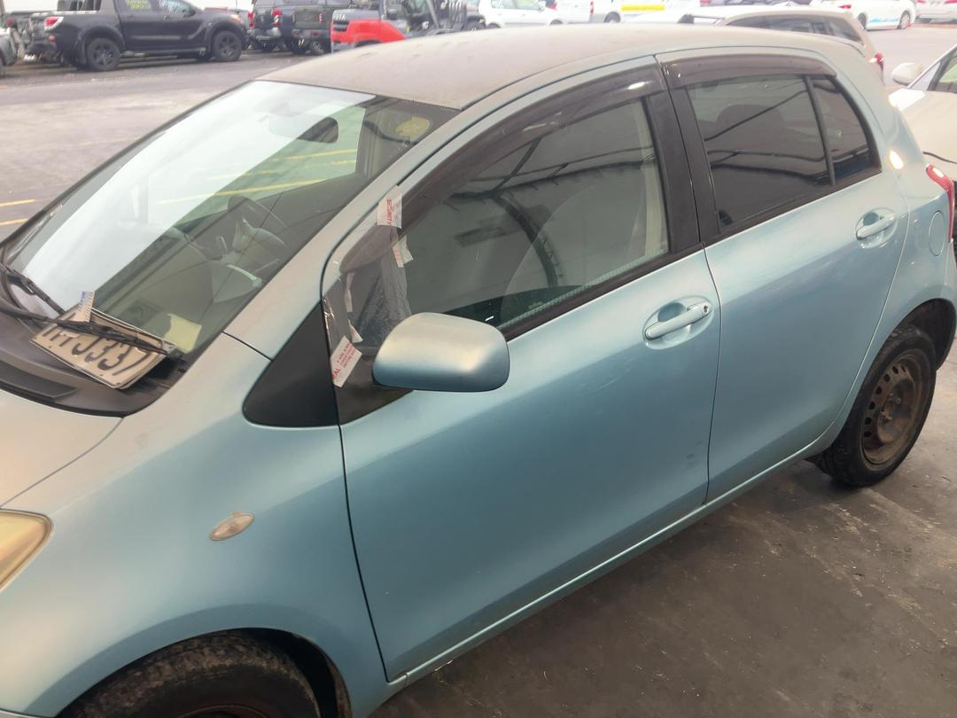 Photo '7' of Toyota Vitz