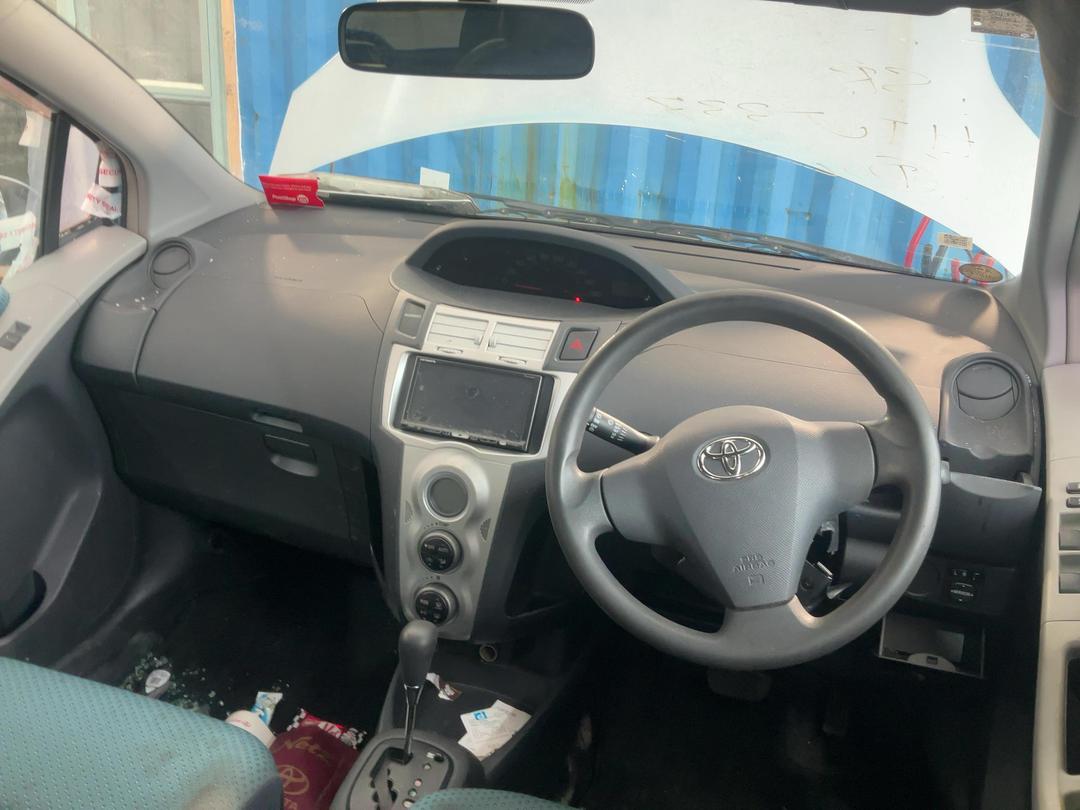 Photo '21' of Toyota Vitz