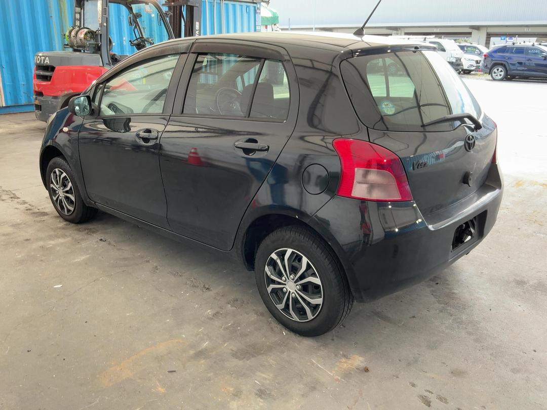 Photo '10' of Toyota Vitz