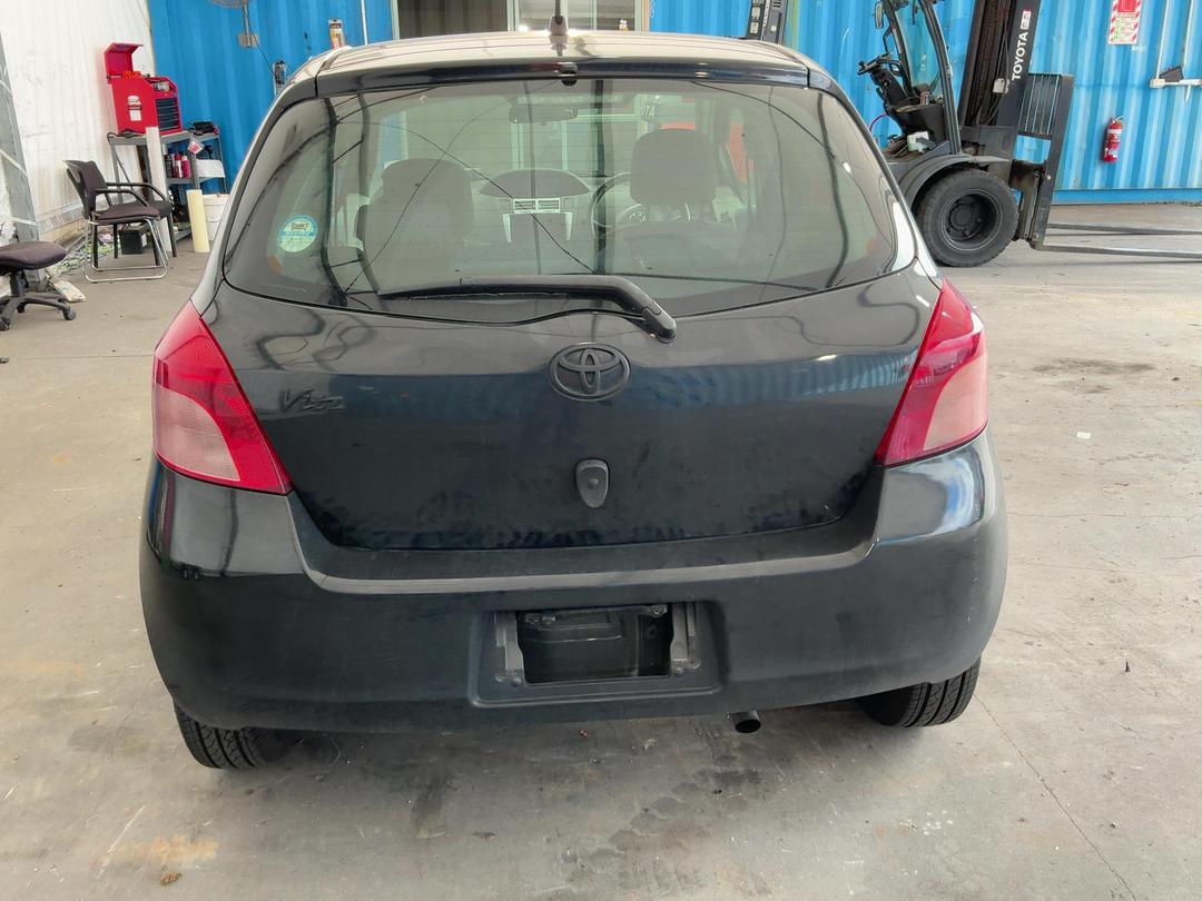 Photo '11' of Toyota Vitz