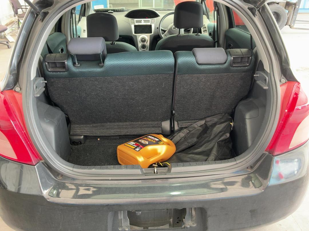Photo '12' of Toyota Vitz